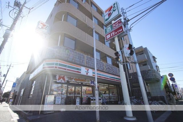コンビニ　セブンイレブン（コンビニ）まで586m