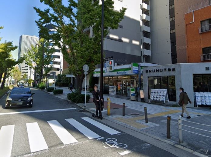 コンビニ　ファミリーマート 北堀江一丁目店（コンビニ）まで18m