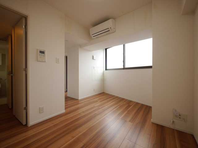 プレミアムキューブG四谷左門町の居間写真