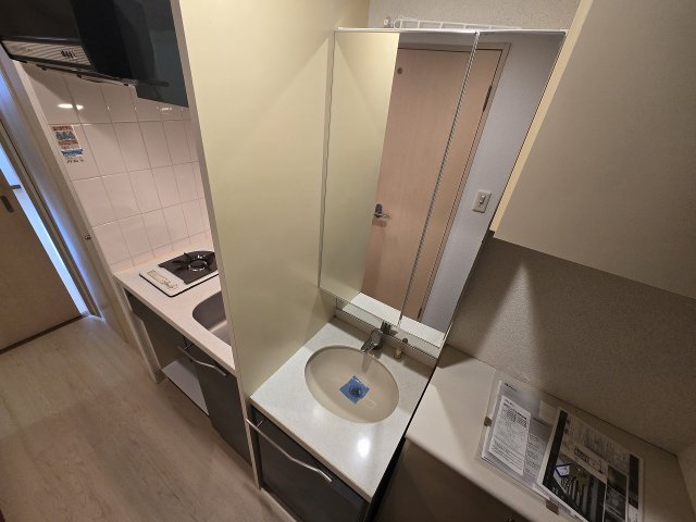 洗面設備　ゆったりとスペースのある洗面所