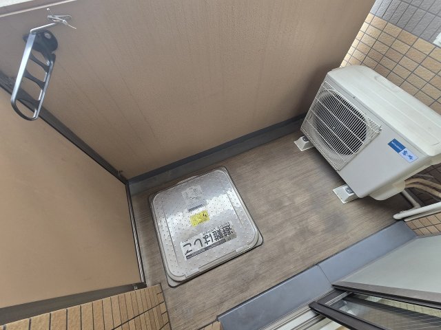 バルコニー　暖かな日差しのふりそそぐバルコニー