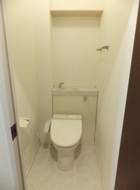 西武有楽町線 新桜台駅 徒歩5分 2階建 築14年のトイレ写真