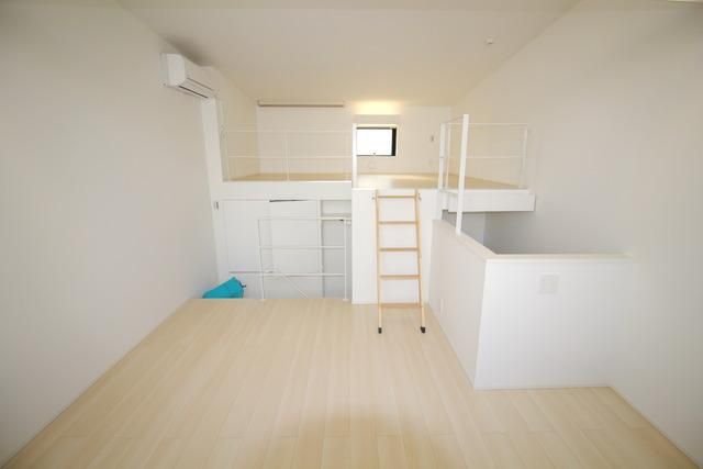 その他部屋・スペース　★洋室8帖広めのお部屋になっております★