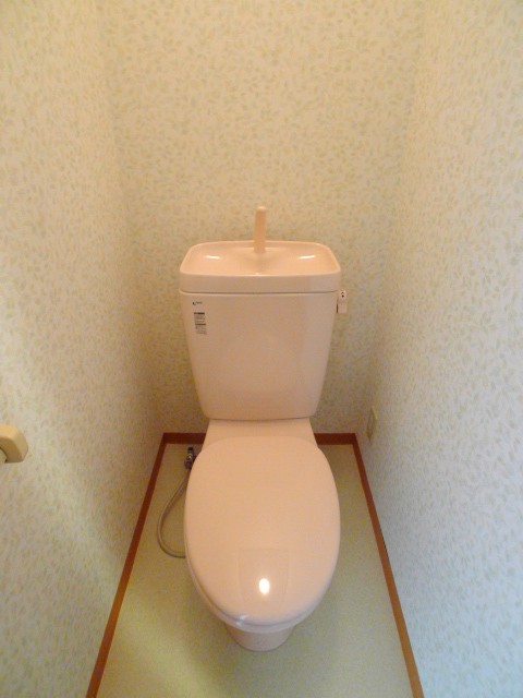 地下鉄東山線 池下駅 徒歩7分 3階建 築36年のトイレ写真