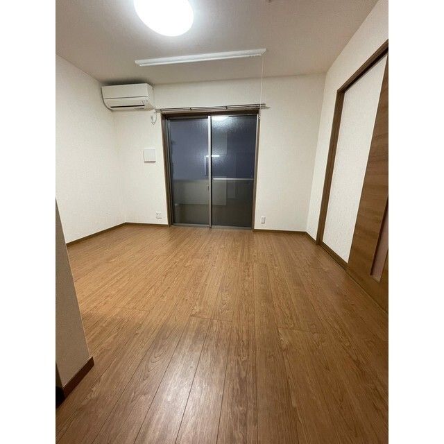 クレール 東大宮の居間写真