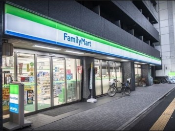 コンビニ　ファミリーマート江東深川二丁目店（コンビニ）まで303m