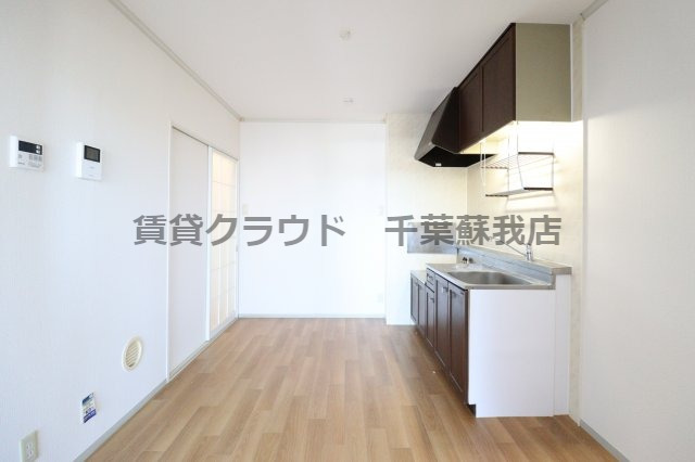 居室・リビング　こちらのリビングで趣味の時間をお楽しみください