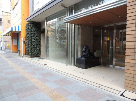 エントランス　清潔なエントランスです