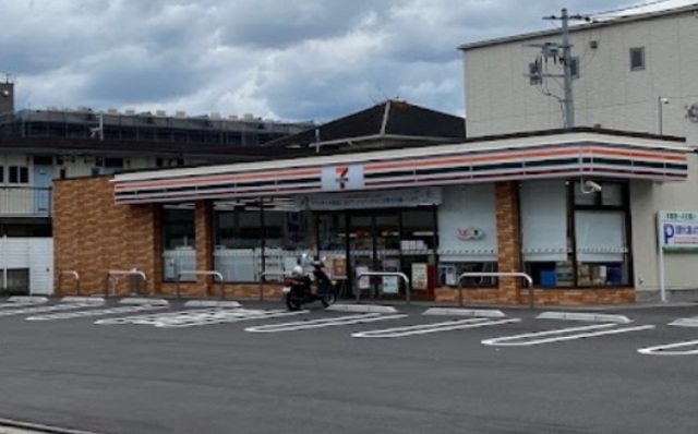 コンビニ　セブンイレブン堺鳳南町5丁店（コンビニ）まで236m