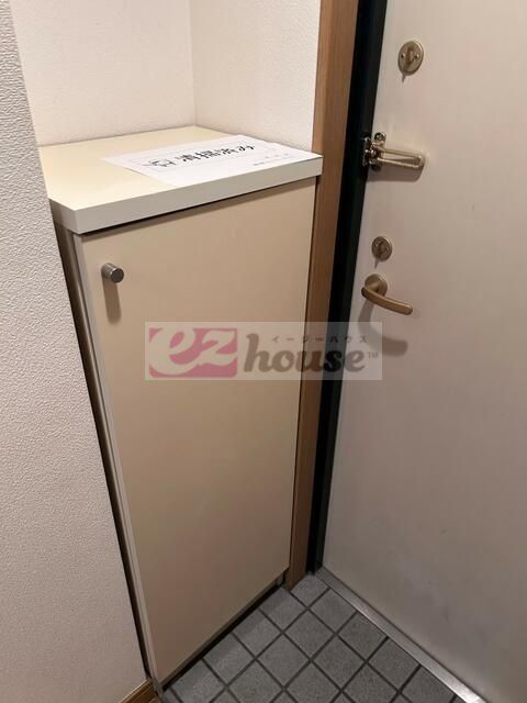 ＪＲ総武線 中野駅 徒歩12分 4階建 築25年の玄関写真