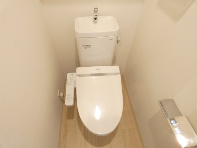 京王線 笹塚駅 徒歩10分 4階建 築10年のトイレ写真