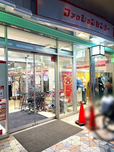 ショッピングセンター　ファッションセンターしまむら三軒茶屋店（ショッピングセンター）まで595m