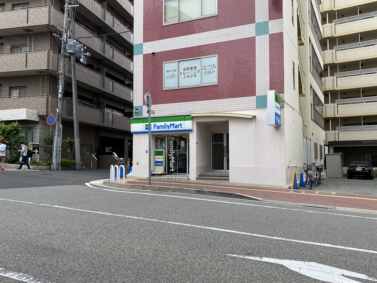 コンビニ　ファミリーマートJR灘駅前店（コンビニ）まで303m