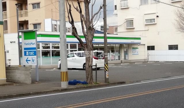 コンビニ　ファミリーマート　小倉井堀三丁目店（コンビニ）まで374m