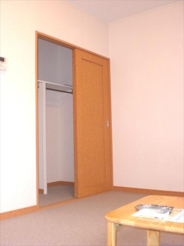 レオパレスBRISE関町東の居間写真