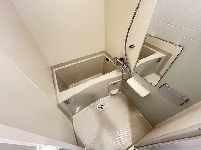 バス・シャワールーム　コンパクトで使いやすいお風呂です