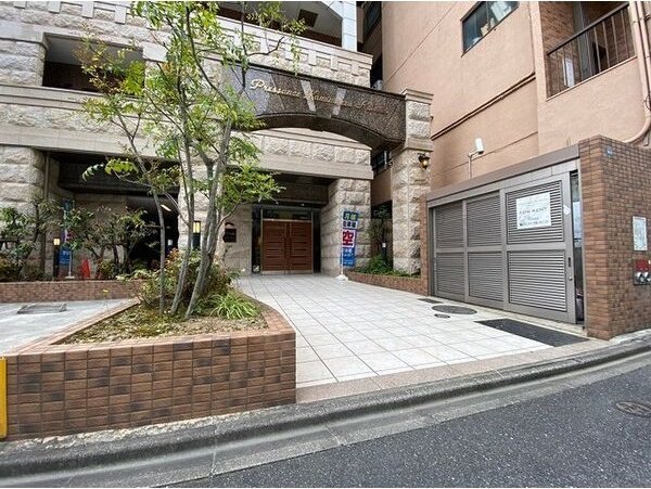 エントランス　名古屋で一番初期費用の安い賃貸専門の不動産会社です(^^)