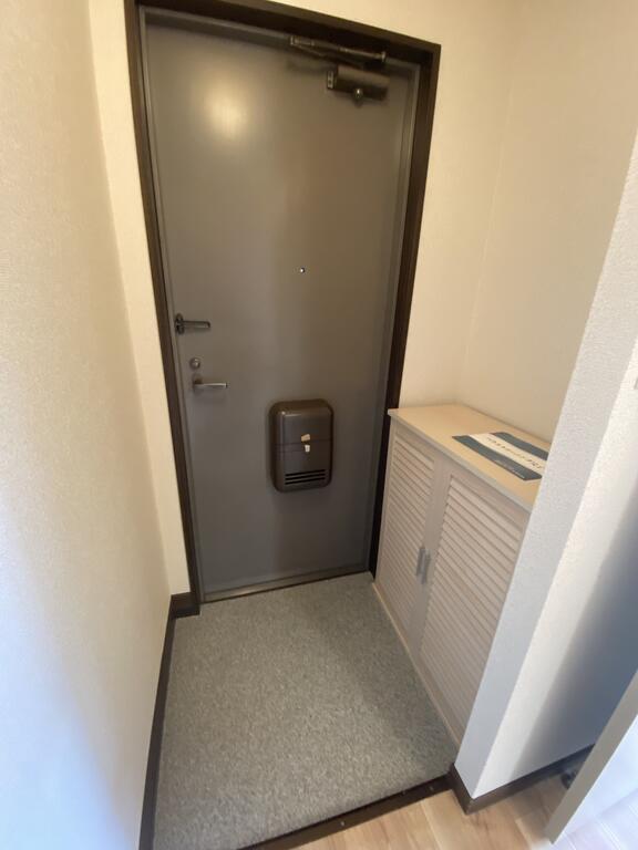 静山ハイツの玄関写真