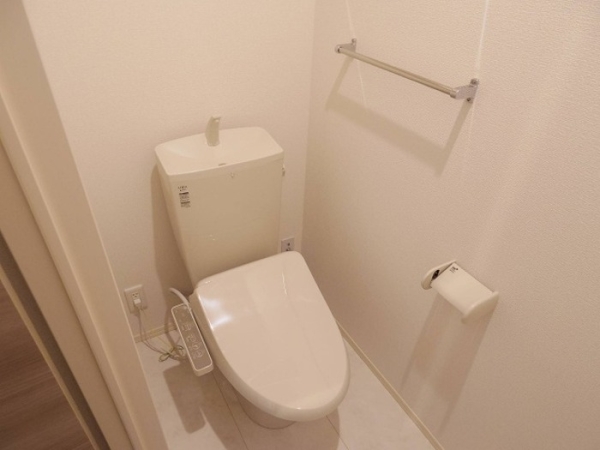 トイレ　温水シャワー付きトイレです