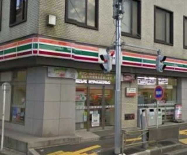コンビニ　セブンイレブン足立中居郵便局前店（コンビニ）まで407m