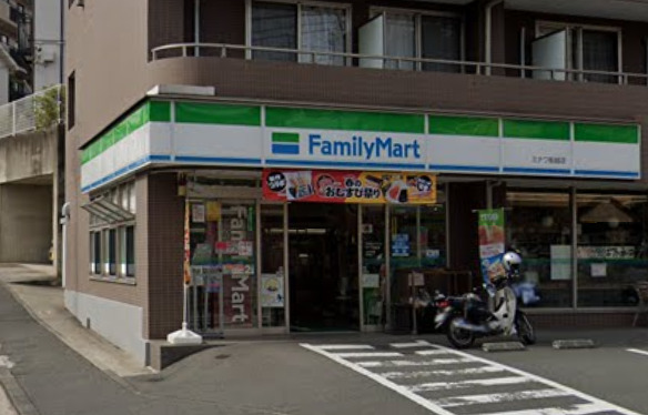 コンビニ　ファミリーマート（コンビニ）まで137m