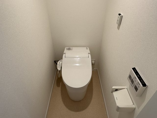 ＪＲ中央線 中野駅 徒歩15分 2階建 築11年のトイレ写真