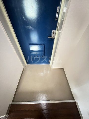 ドムール桂の玄関写真