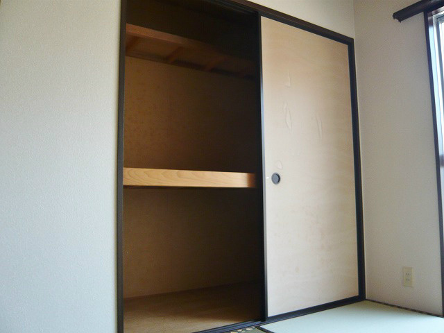 収納　押入