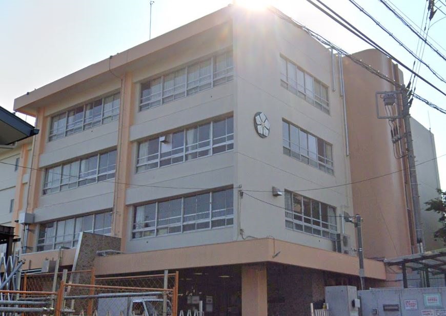 小学校　川崎市立西有馬小学校（小学校）まで461m