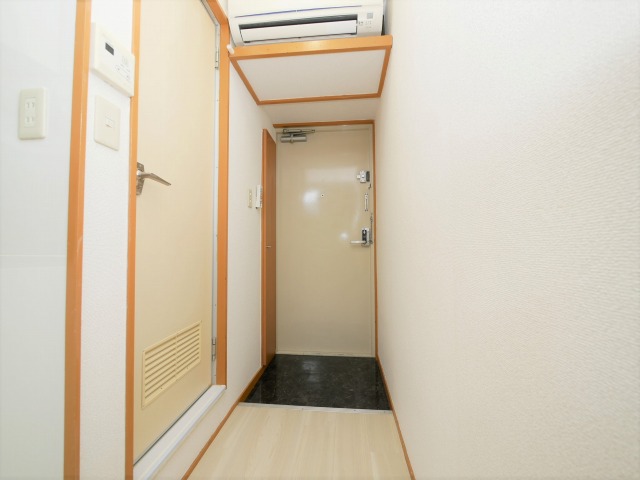グローリー島之内の玄関写真