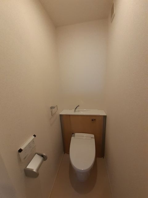 ＪＲ高崎線 高崎駅 徒歩28分 3階建 築9年のトイレ写真
