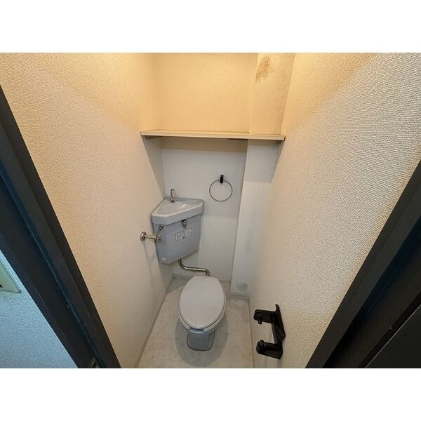 地下鉄東西線 琴似駅 徒歩8分 4階建 築39年のトイレ写真