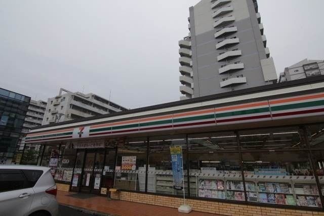コンビニ　セブンイレブン（コンビニ）まで383m