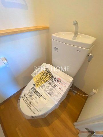 トイレ　ウォシュレット付き
