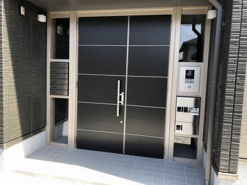 建物外観　オートロックドア