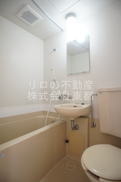 バス・シャワールーム　お掃除がしやすい洗面台付き３点ユニットです☆