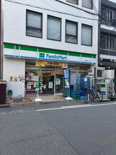 コンビニ　ファミリーマート 南船場二丁目店（コンビニ）まで54m