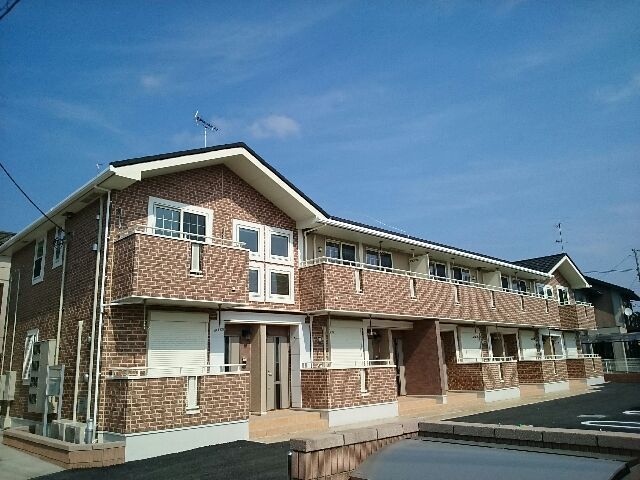 小田急小田原線 本厚木駅 バス乗車時間：38分 最寄りバス停で下車 徒歩6分 築9年