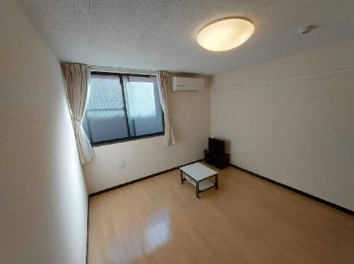 レオネクストあねらハイムの居間写真