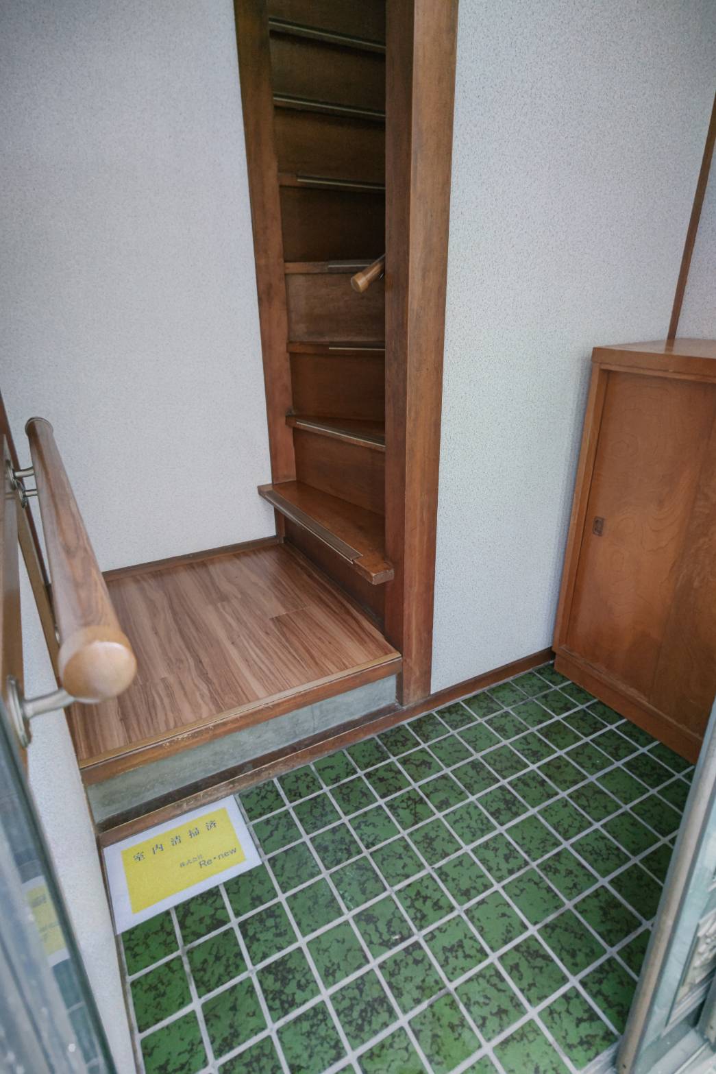 石川貸家の玄関写真