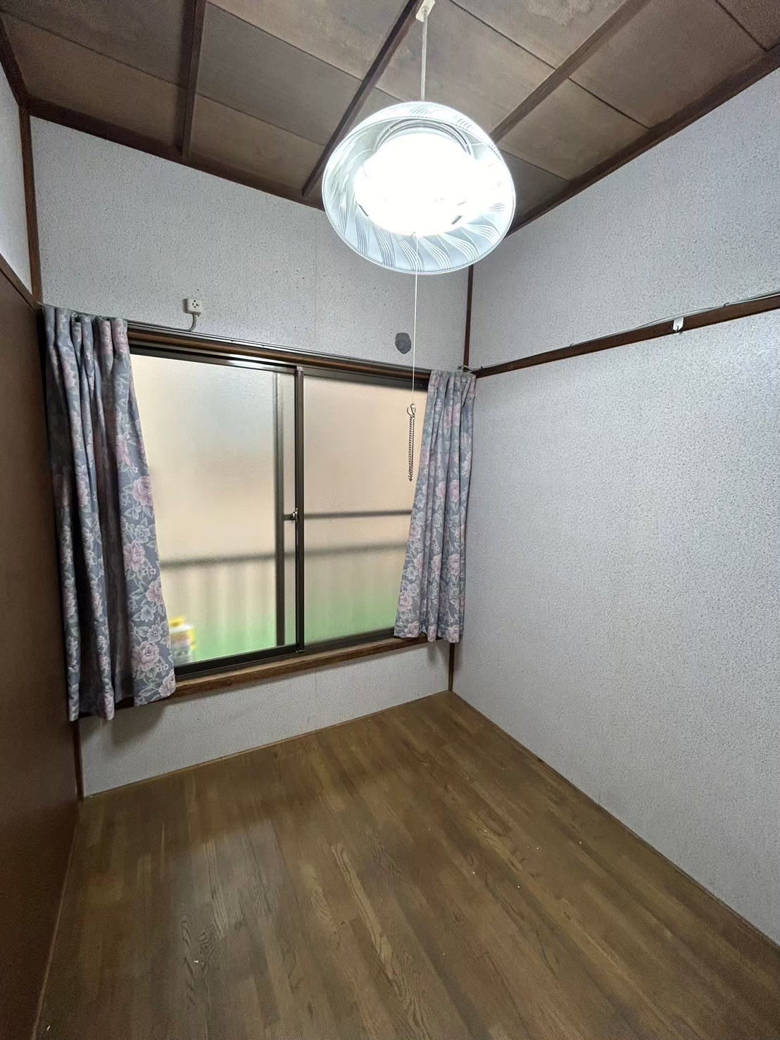 石川貸家の居間写真