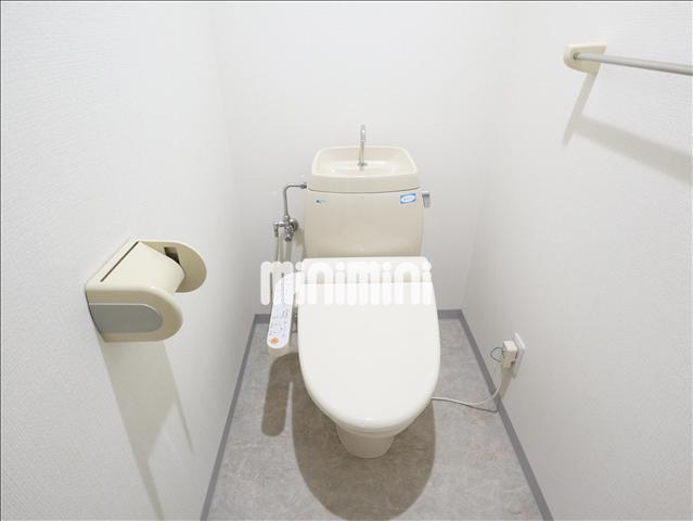 トイレ　温水洗浄便座です。