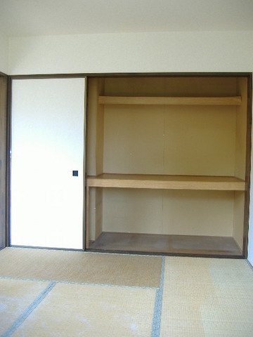 収納　押入