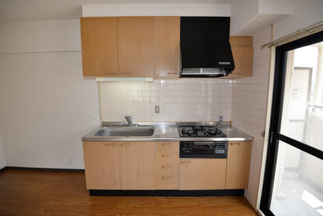 キッチン　写真は同マンションの他のお部屋のものです