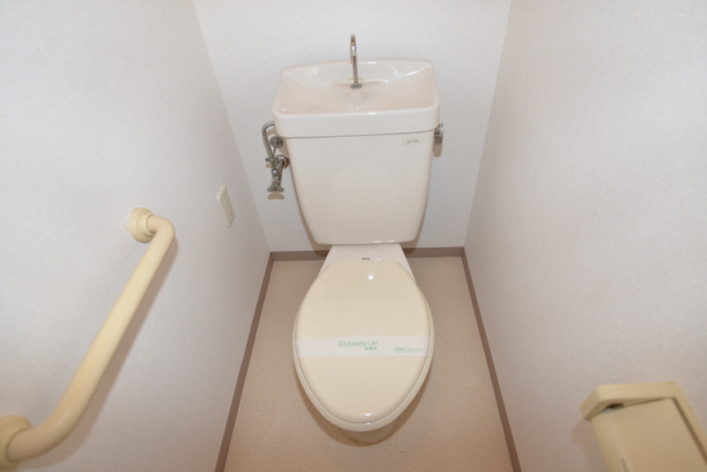トイレ　写真は同マンションの他のお部屋のものです