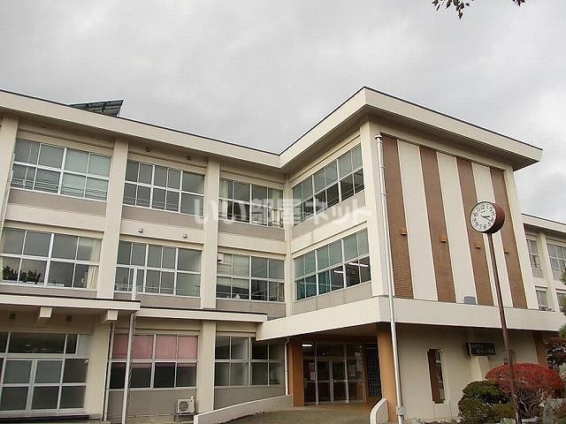 小学校　鶴ヶ丘小学校（小学校）まで946m