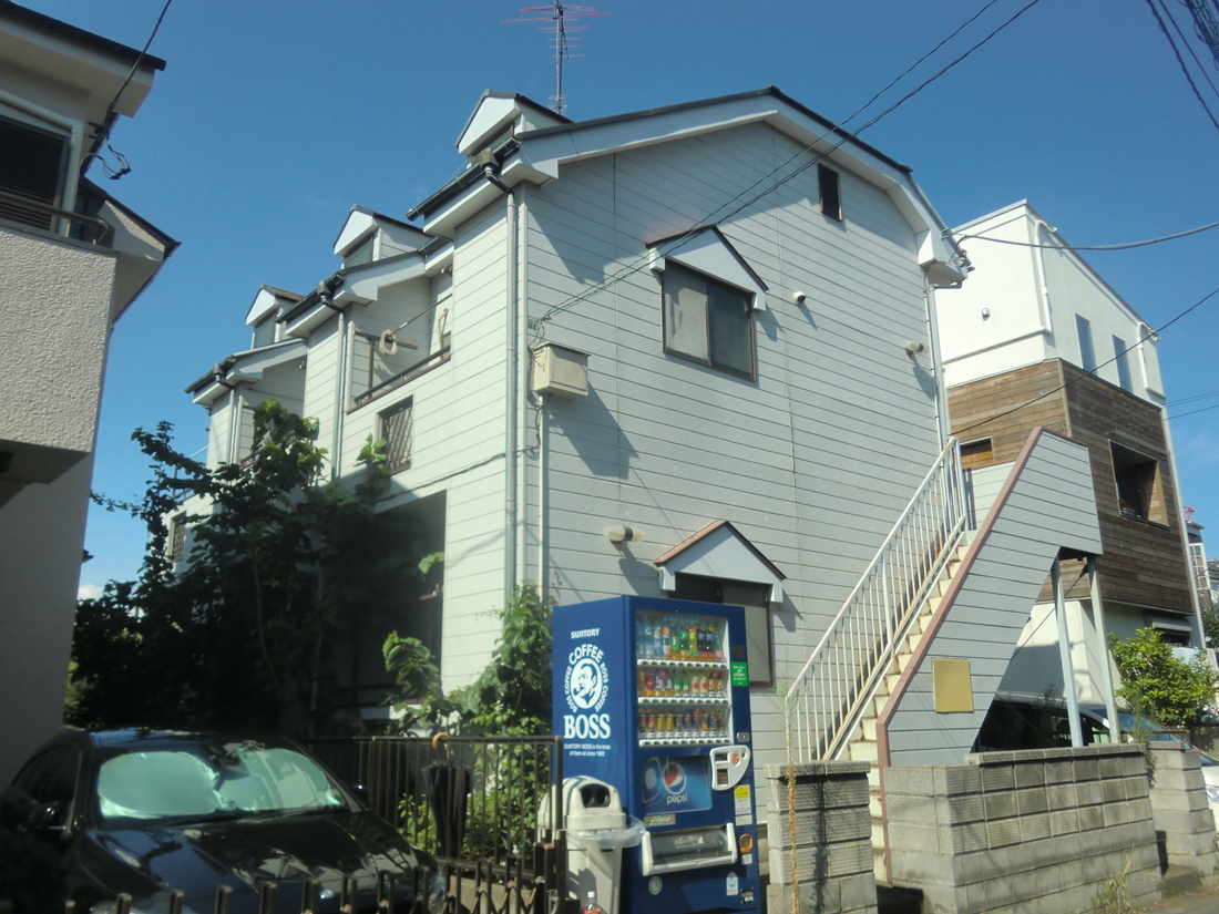 横浜市旭区さちが丘のアパートの建物外観