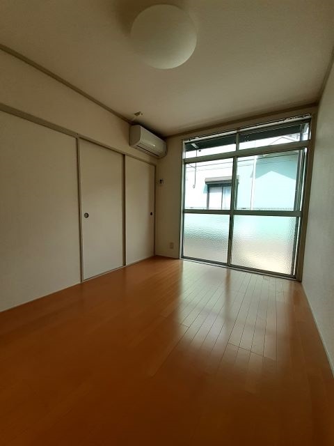 居室・リビング　南側洋室