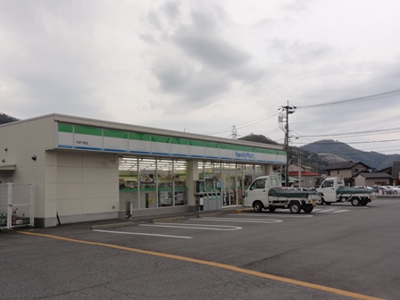 コンビニ　ファミリーマート竹原下野店（コンビニ）まで762m
