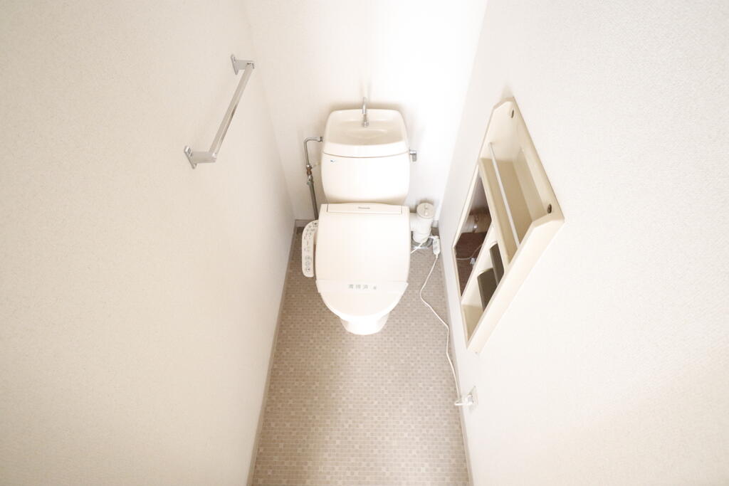 トイレ　温水洗浄便座付きトイレです♪